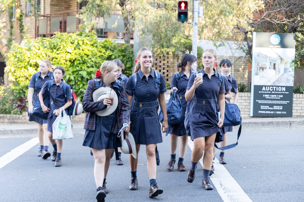 . #Teaching &amp; #learning has begun for 2022!  So lovely to be able to welcome <a href="/StCatherinesSyd/">St Catherine's Sydney</a> students back for another year.  #findyourowngreat #hardworkpaysoff