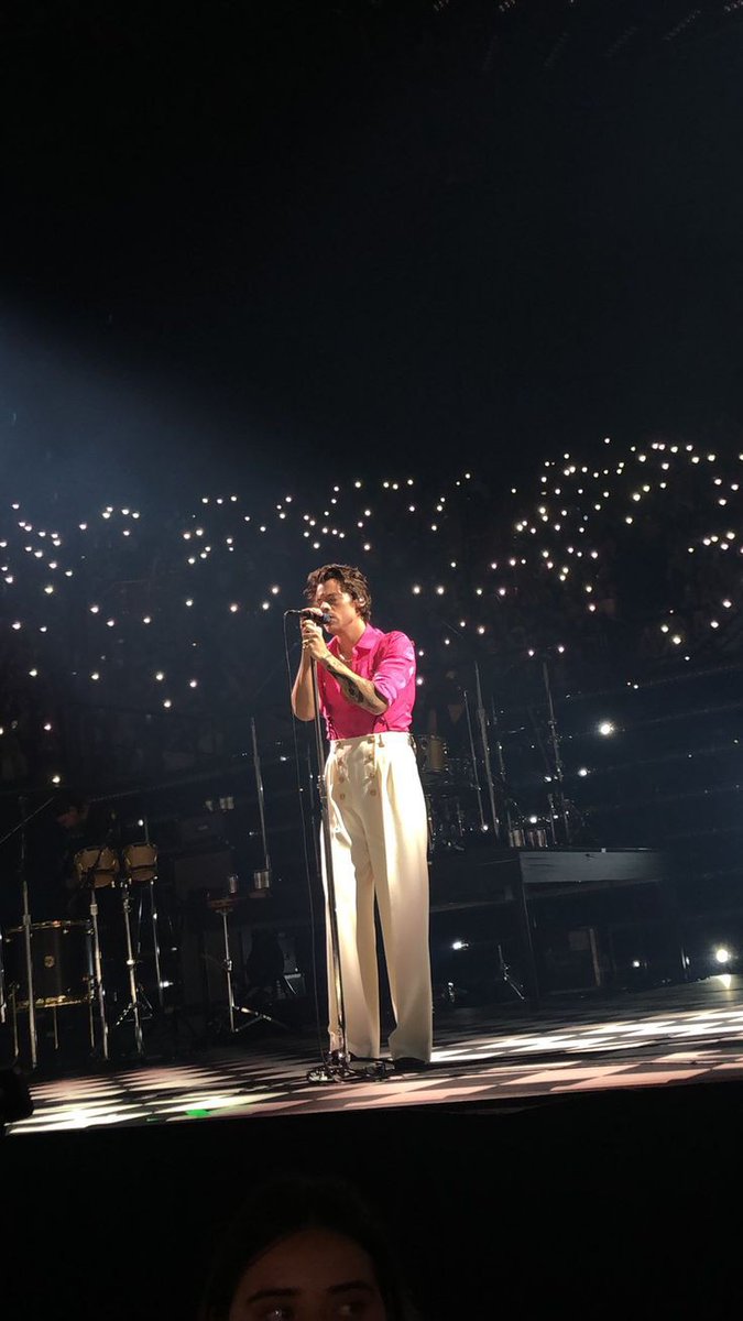 Serestyles_'s tweet photo. Io nel mio piccolo tento qualcosa
Ma cambiarlo è difficile
Sarà difficile
Dire tanti auguri a te
A ogni compleanno
Vai un po' più via da me
Andrai
A modo tuo
Camminerai e cadrai, ti alzerai
Sempre a modo tuo💚
#Happybirthdayharry https://t.co/eP5CHpQBAT