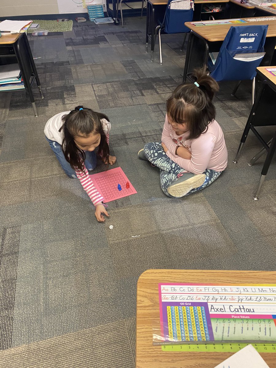 AprilWachal2's tweet photo. 100 day fun! 100 day cupcakes, race to 100 and other fun activities! We had a great day! @ShellCreekVikes #lakeviewvikes https://t.co/L1sk5t72hC