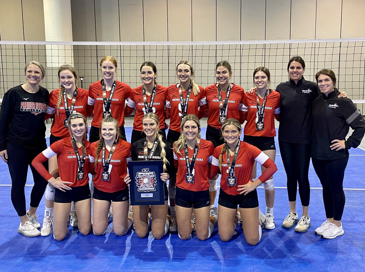 Premier 18 Gold falls short to a strong Northern Lights team (21-25, 25-22, 13-15) and is your 2021 NLQ 18 OPEN Runner-Up. Could not be more proud of this group of girls! #qualified #BetterTOGETHER 🎟🥈❤️