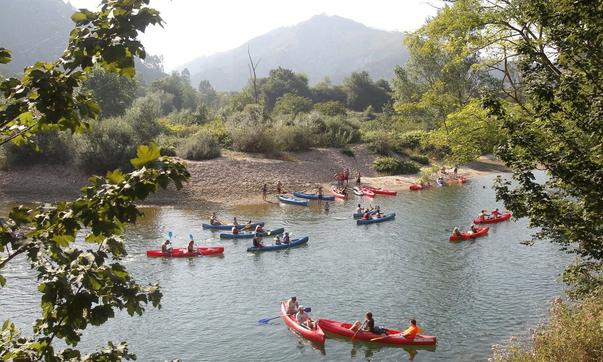 Lugarnia_'s tweet photo. El descenso del río Sella tiene su origen en un hecho ocurrido en 1929, cuando Dionisio de la Huerta y dos amigos recorrieron en canoa los 5 kilómetros entre Coya e Infiesto, uno de los afluentes del río Sella.  #asturias #carreraríoSella

https://t.co/I9XioG3DbN https://t.co/KGkqYEIq4Q
