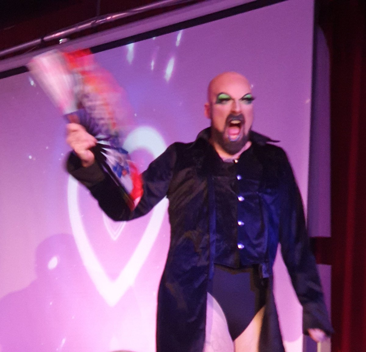 Amazing night <a href="/GleeClubCardiff/">The Glee Club Cardiff</a> for @klubkids_uk @ChipShopBird <a href="/river_medway/">river</a> @chorizamay @Kittyscottclaus <a href="/ElektraFence/">Elektra Fence ⚡️</a> <a href="/MuthaTucka_/">𝙼𝚞𝚝𝚑𝚊 𝚃𝚞𝚌𝚔𝚊</a> looks like she's about to end someone with that fan!