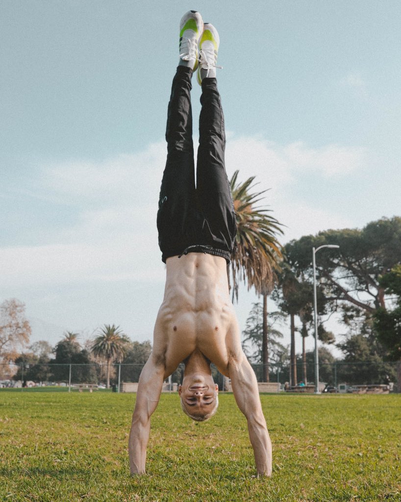 Just hanging 🤙🏻 give me a shout if you’re feeling good today! 💪🏻