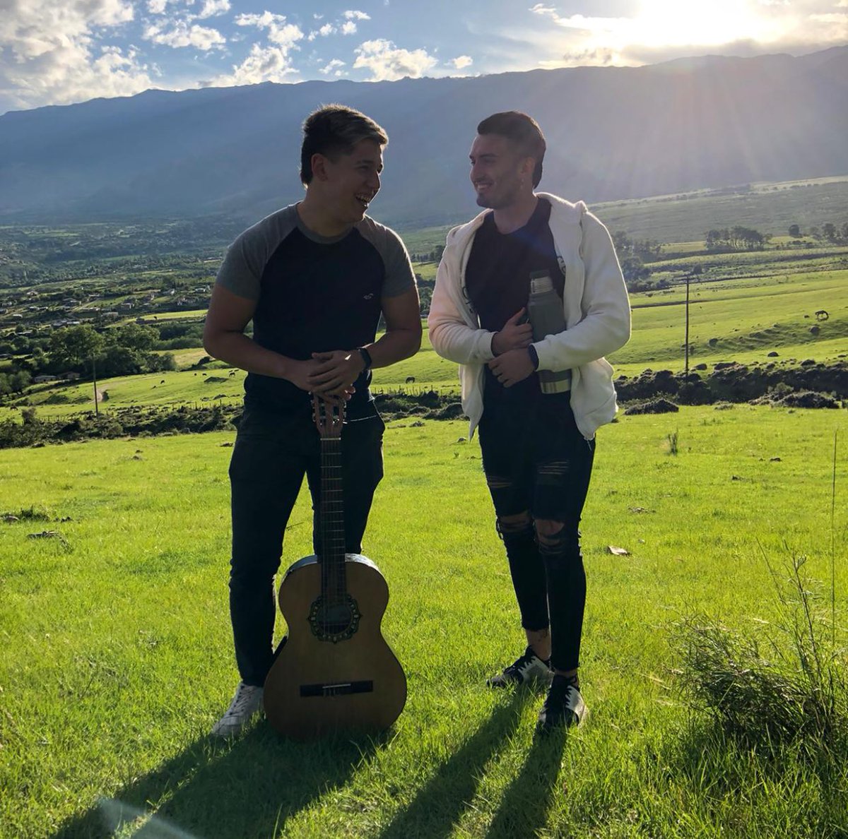 LTrivisonno's tweet photo. Que cosa de locos este lugar, y mucho mejor con estas personas. Dámelos siempre https://t.co/oEUxBxTHb2