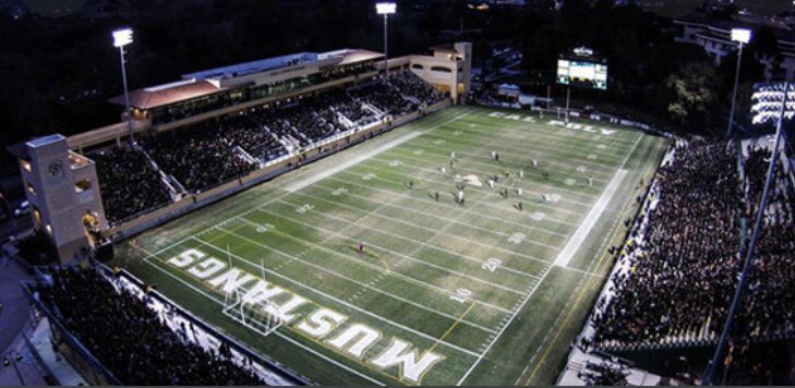 Blessed to have received an opportunity to play football at Cal Poly Slo!! #GoStangs <a href="/tonyhenney/">Tony Henney</a> <a href="/DH_Football/">Dana Hills Football</a> <a href="/CoachBBaldwin/">Beau Baldwin</a> <a href="/CPolyCoachMeyer/">Erik Meyer</a>