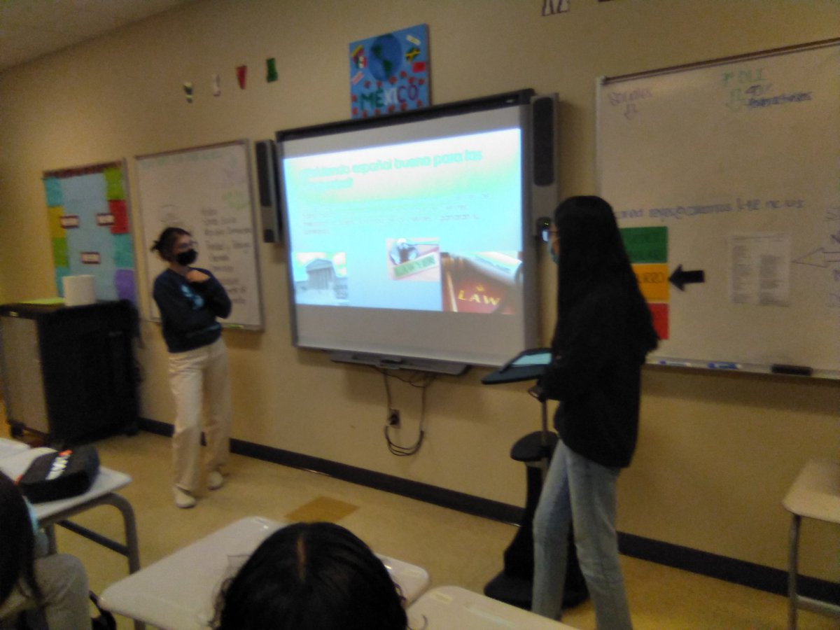 KarysMex's tweet photo. Compartiendo carreras y ocupaciones.
Alumnos de Conexiones III cerrando este tema.
@ParticipateLrng 
#Unitingourworld https://t.co/GaalDM8qnB