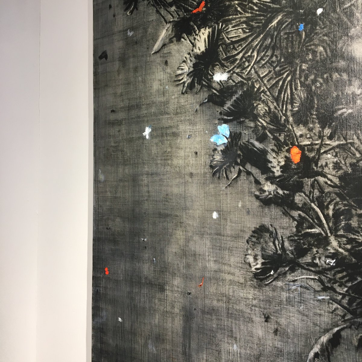 katemurdochart's tweet photo. It was flowers all round this weekend, firstly for the opening of the 'Still Life with Flowers' show on Saturday @ryeartgallery and then yesterday, with @sonyaphotoart 's #365in2022 challenge having flowers as its theme. (detail of work below #hermioneallsopp & #grahamcrowley) https://t.co/DrohNFwCwc