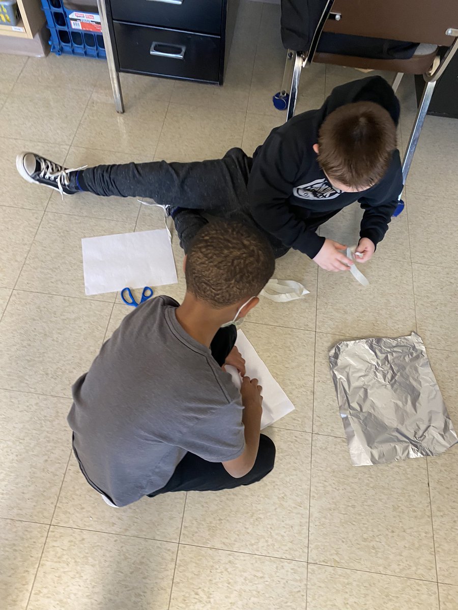kcookclass's tweet photo. Science Task: Building a satellite tower only using 3 materials! Goal is to make the satellite 1 metre tall but also stable to withstand the wind! @OrchardParkGr3 @OrchardParkPS #strongandstablestructures https://t.co/gsBCnzez82