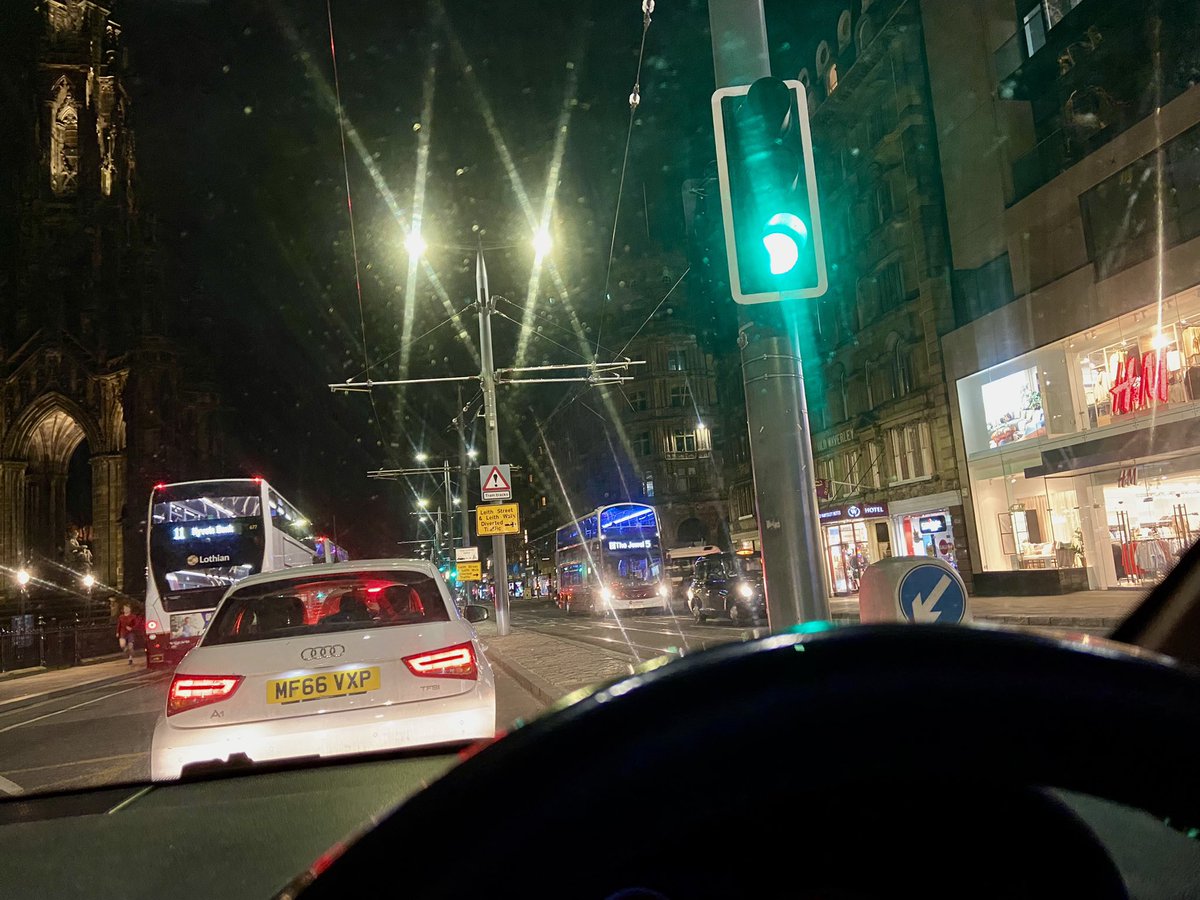 291_media's tweet photo. Legally driving on Princes Street
#justsaying #edinburghtraffic https://t.co/LCal3Kmas0