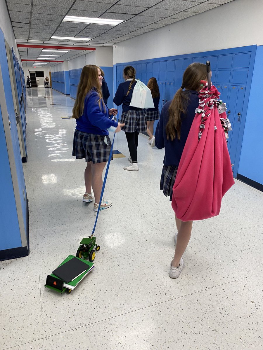 FrauTholen's tweet photo. Anything but a Backpack Day - the kids are bringing the creativity! #WeAreBorgia #CSW2022 https://t.co/YDAh49jRs2