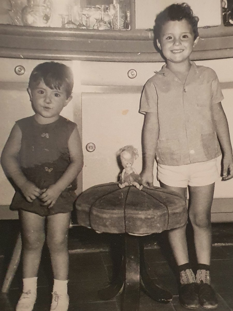 osvaldobazan's tweet photo. Hoy mi hermano Carlitos hubiera cumplido años. 
Lo mataron en un choque en la ruta 34 en 1998. 
La ruta está mucho peor que en ese momento.
Y hay muertos todo el tiempo.
La pandemia de la que nadie se hace cargo.
Hermanito, presente, como cada día de estos 24 años. https://t.co/94GJNnKYHM