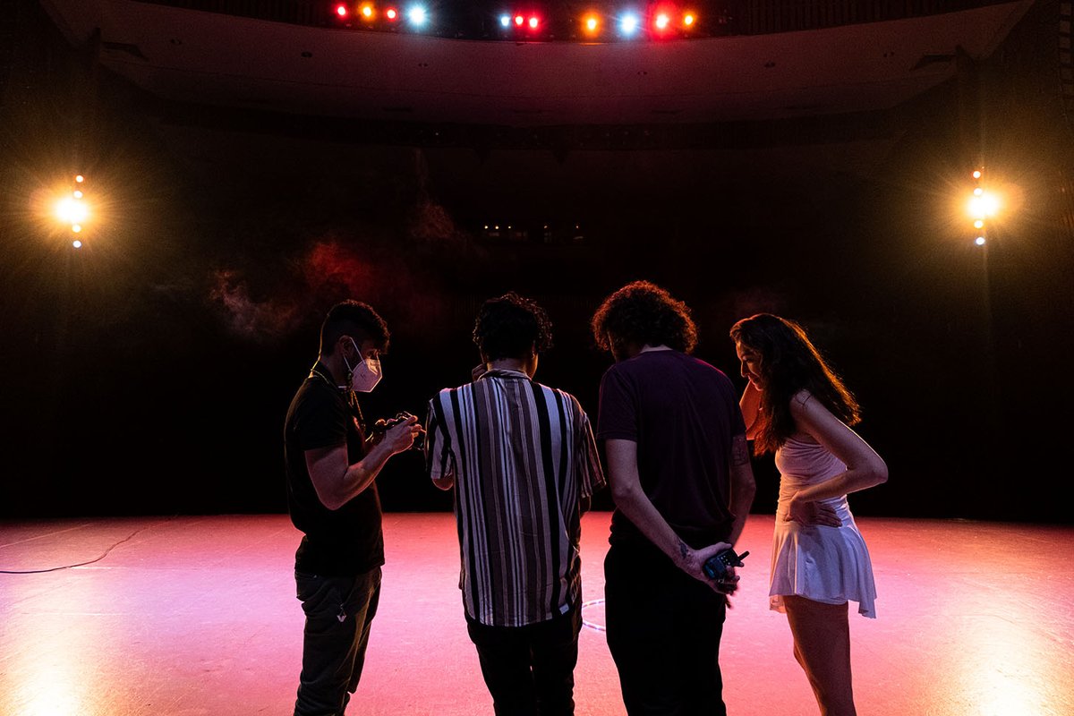 semiciclos_mx's tweet photo. Hola! Espero que tengan un excelente inicio de semana. 
Les comparto estas fotos del día que trabajamos en la producción del video, capturadas por el equipo de Skoros 
.
.
#indieméxico #spotifymexico #rockalternativo #indieartist  #nuevamusica #tepic #tepicnayarit #hula #hulahoop https://t.co/5ajZ5Rx1eR