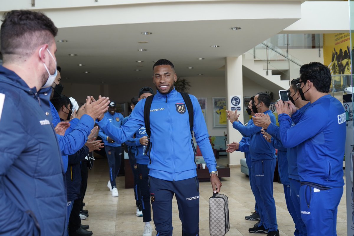 LaTri's tweet photo. 💪 ¡Nos vamos con el apoyo de todo un país!

🙌 Llevamos el corazón lleno de alegría y estamos dispuestos a dejarlo todo en la cancha para alcanzar nuestro objetivo mundialista. 

#JuntosHacemosHistoria 🇪🇨 https://t.co/LqnNhtzmSC