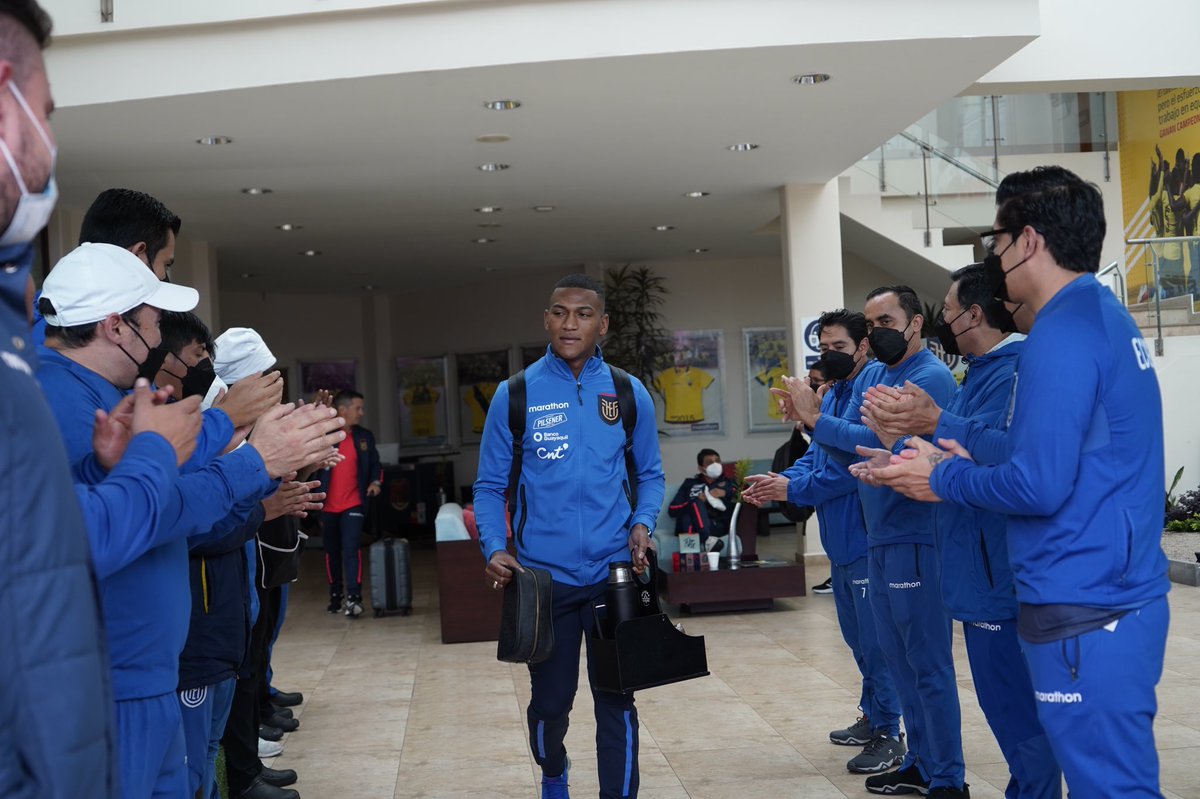 LaTri's tweet photo. 💪 ¡Nos vamos con el apoyo de todo un país!

🙌 Llevamos el corazón lleno de alegría y estamos dispuestos a dejarlo todo en la cancha para alcanzar nuestro objetivo mundialista. 

#JuntosHacemosHistoria 🇪🇨 https://t.co/LqnNhtzmSC