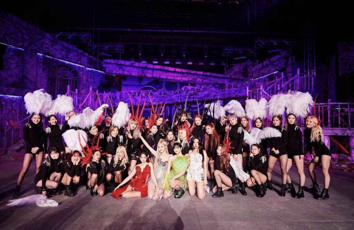 BPINKLATINO's tweet photo. Hace 1 año, BLACKPINK realizó su primer concierto en línea después del lanzamiento de THE ALBUM,logrando ser el concierto en línea con más audiencia de un grupo femenino. 

THE ANNIVERSARY
#TheShowOneYear
@BLACKPINK https://t.co/Z7WbqVf2DG