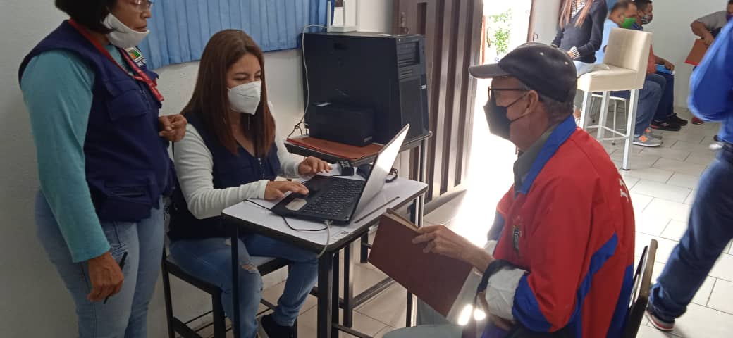 mujica_mbsptv's tweet photo. En el marco de la revisión integral al esquema de Distribución y Comercialización de Combustible, indicado por nuestro Pdte. @NicolasMaduro, El Órgano Superior de Transporte realiza jornada de registro con el #SectorTransporte a través del Sistema Patria. ¡Seguimos Avanzando! https://t.co/PBdZrwLIkR