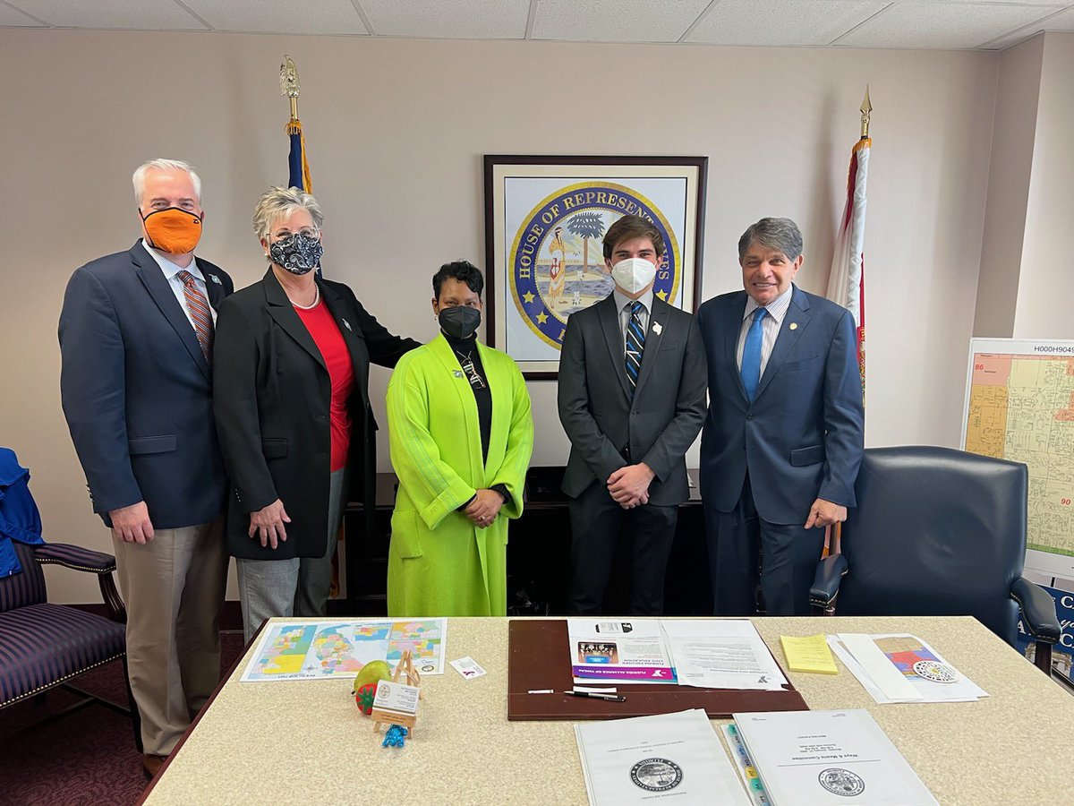 FLYMCAs's tweet image. Thank you @RepJoeCasello for meeting with our #YAdvocates today to discussing YMCA priorities like drowning prevention and civic education!