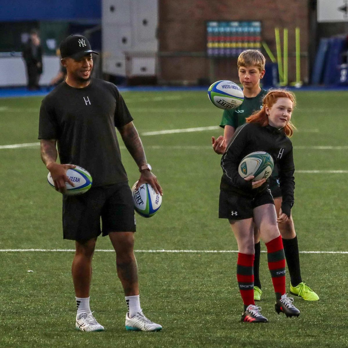 LooseHeadz's tweet photo. This was a good day 🏉

We’ve had a number of ‘pinch me’ moments on our journey, but this day was right up there!

Inspiring the next generation with Elton, Herschel, and Sticks 💚 https://t.co/68RJY5uz4v