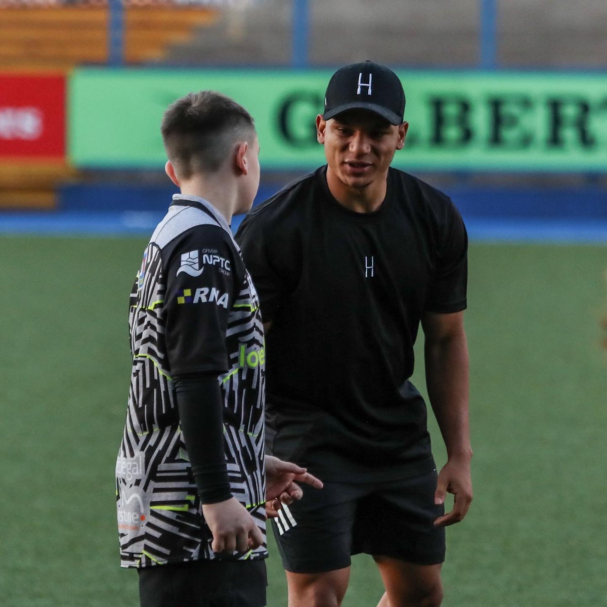 LooseHeadz's tweet photo. This was a good day 🏉

We’ve had a number of ‘pinch me’ moments on our journey, but this day was right up there!

Inspiring the next generation with Elton, Herschel, and Sticks 💚 https://t.co/68RJY5uz4v