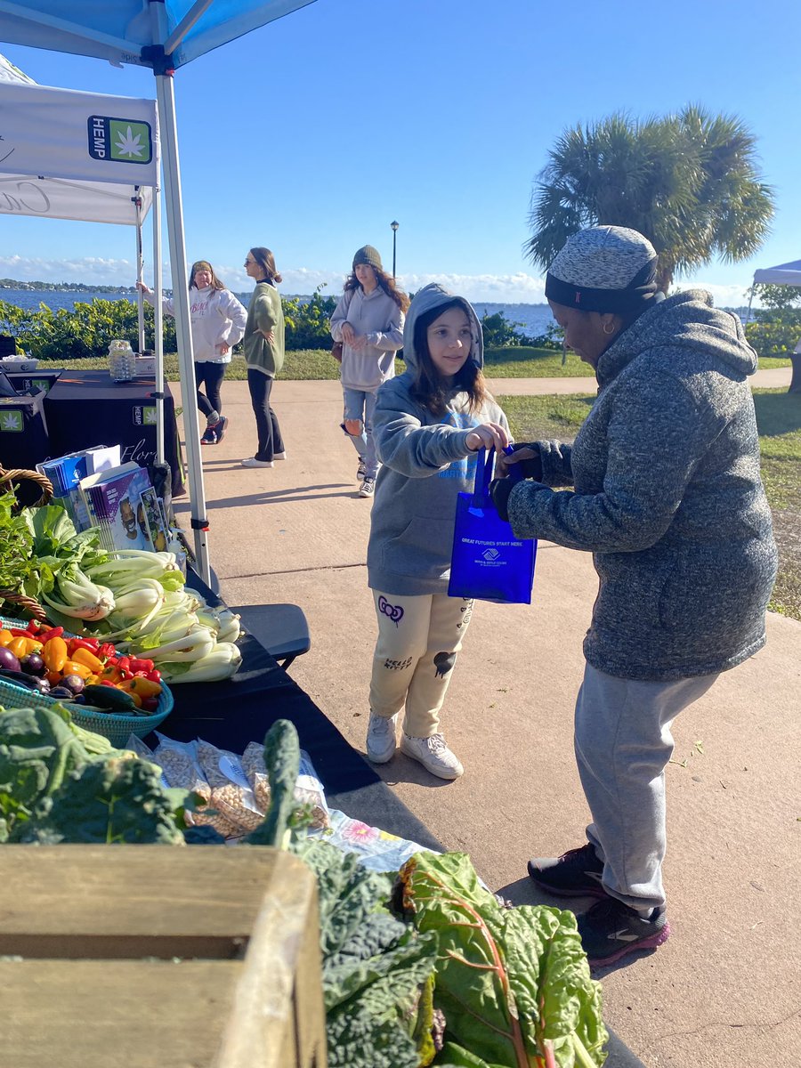 bgcmartincounty's tweet photo. This past Sunday in Historic Downtown Stuart, #BGCMC participated in the Stuart Main Street Green Market, Market on Main. Club members and staff set up and stocked a market stand with fruit, vegetables, and herbs that they've grown in Club gardens over the past several months. https://t.co/7CW1M7Xtgi