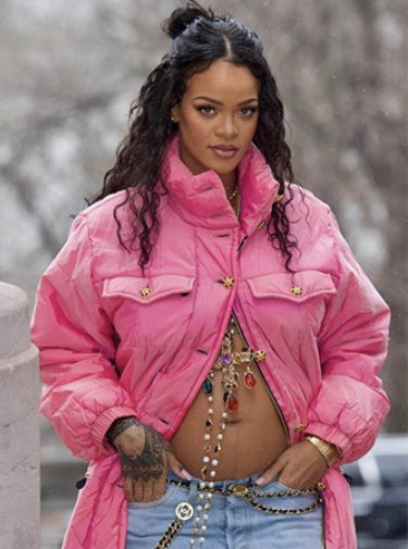 ligeroma's tweet photo. Quand tu rentres d’une raclette bling-bling #Rihanna https://t.co/W7F4GAuYlQ