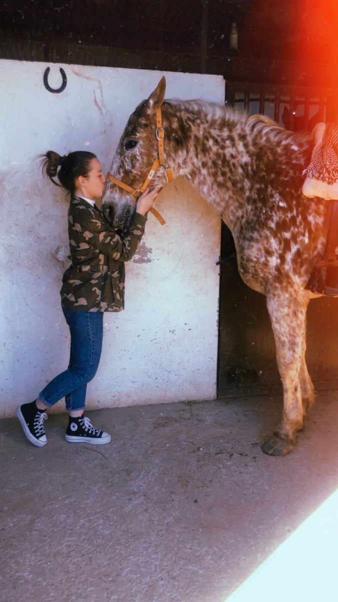 Raqquelmf's tweet photo. El beso de despedida🥺💔💫 https://t.co/rYrn8fyU5X