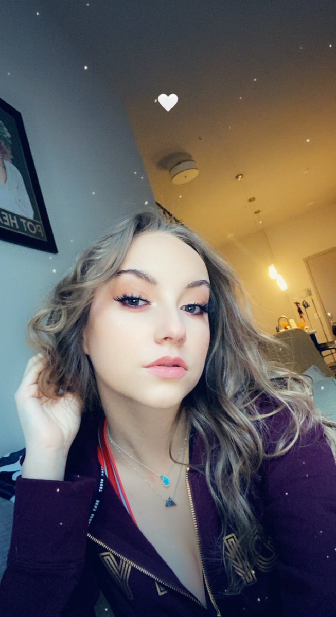 ammmberrr3's tweet photo. I’m in love with myself 😍😍 https://t.co/5axXurcQUJ