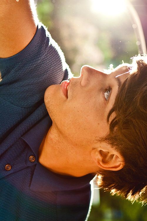 it's been two year since I've seen your face 
I vote #Louies for #BestFanArmy #iHeartAwards 
seis