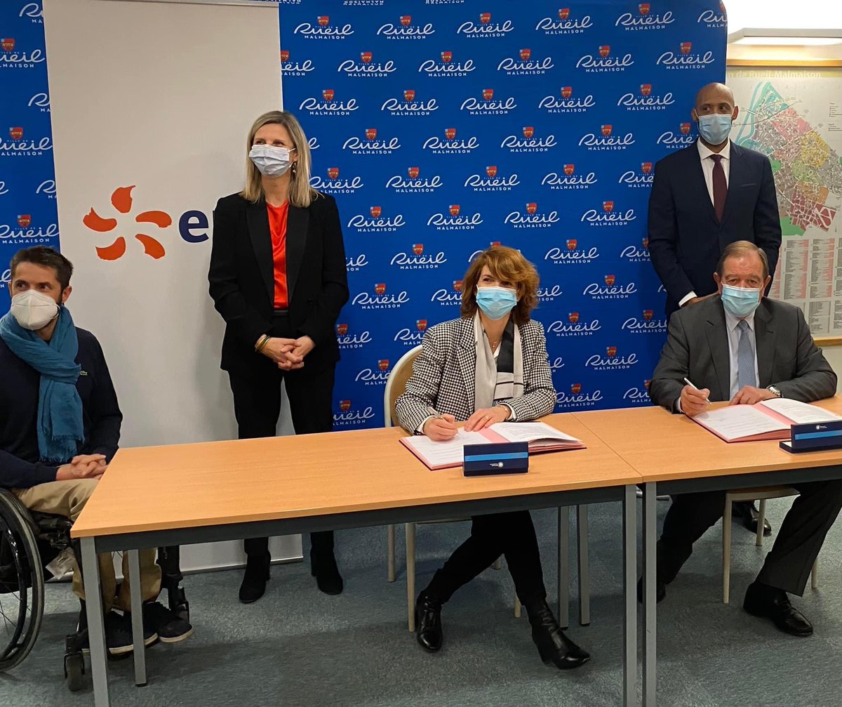 🖋Signature de la convention de partenariat entre la Ville de Rueil-Malmaison et le groupe EDF  afin de promouvoir le #sport féminin, le handisport et le sport adapté à l’occasion de Paris 2024. 🏅#terredejeux2024 #JOParis2024