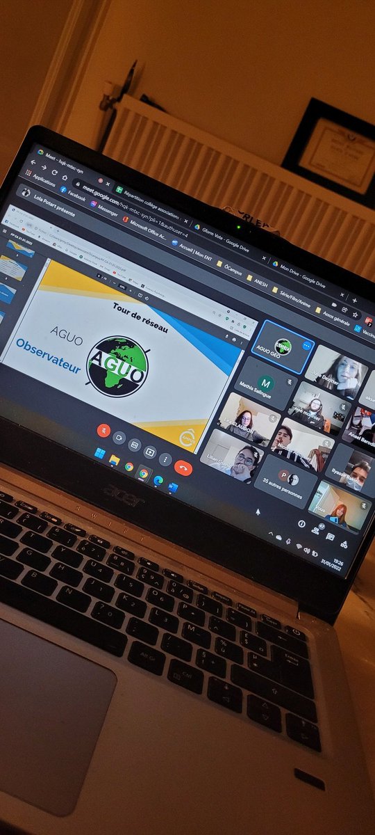 Ce soir, le réseau d'ÔCampus se réunit pour notre Conseil d'Administration 🗣

Au programme : 
🔵 Épicerie sociale
🔵 Élections présidentielles 
🔵 Enquête étudiante 
🔵 Formation admin et élus

Le réseau est mobilisé pour discuter des futurs projets 👊