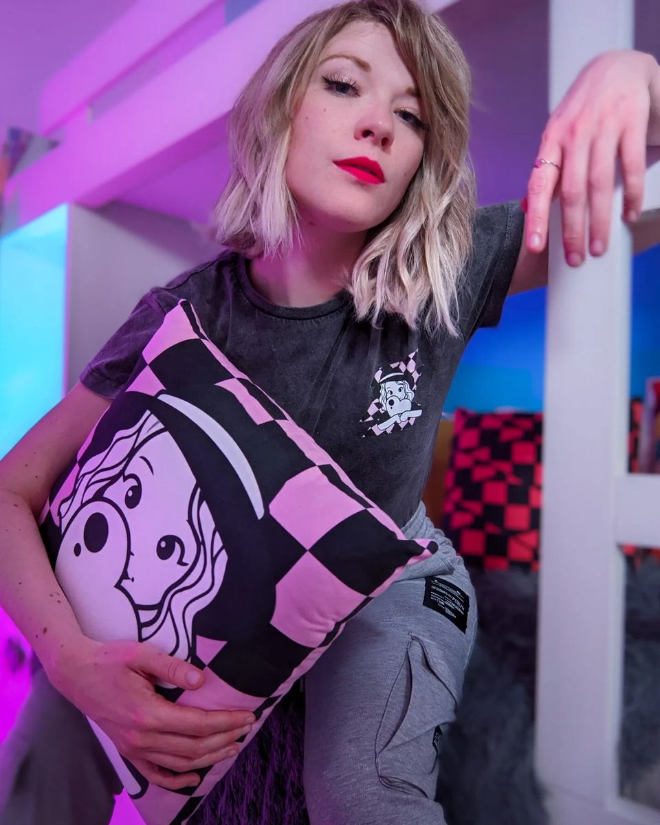 M_A_N_A's tweet photo. Look at these amazing new @Anna_Chess cushions! 🙌

👉 https://t.co/rrN1UPD1Ap https://t.co/5Ca81FqL0V