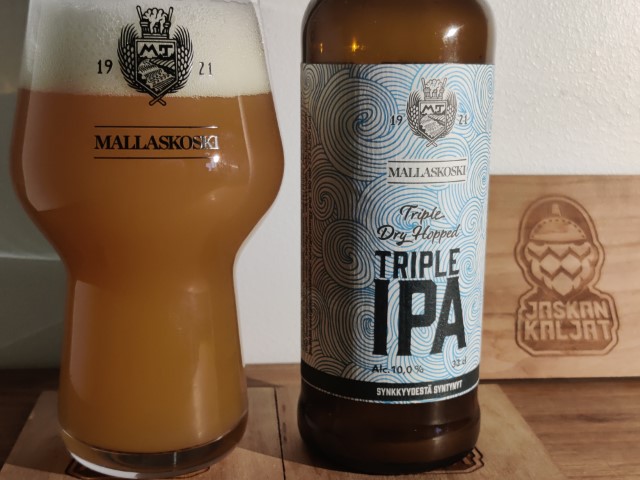 JaskanKaljat's tweet photo. Alkuviikosta luvassa muutamia olutarvioita ja sitten loppuviikosta palaamme suomalaiset pienpanimo tutuksi -sarjan pariin. Nyt arvioinnissa Alkosta löytyvät Mallaskosken panimo Triple Dry Hopped Triple IPA!
https://t.co/wLtamPGwR2
#olut #beer #craftbeer #pienpanimo https://t.co/fYBNK5RbFm