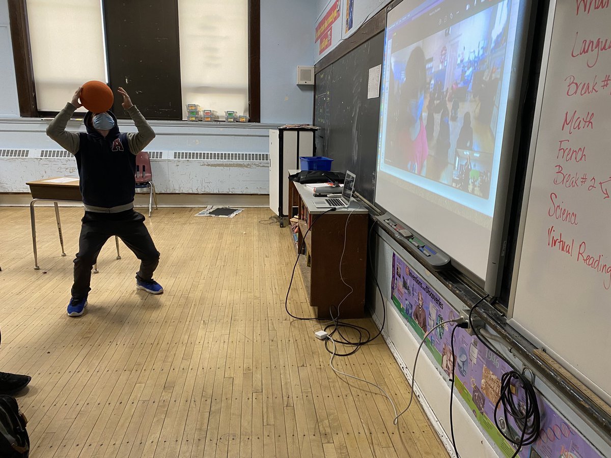 TaraMcFarling1's tweet image. We visited our reading buddies virtually this afternoon and had so much fun playing animal charades together!! @MBallachey @GEDSB #madeitwork #learningbuddies