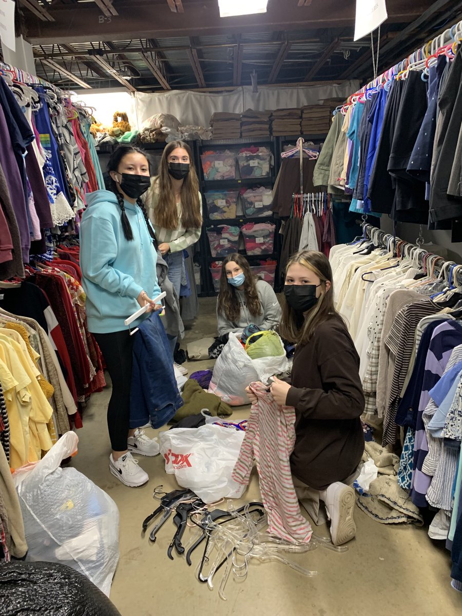 MediaDogFCPS's tweet photo. Key Club serving their community organizing at the Thrift Shop. ❤️ https://t.co/Diju2ui2zc