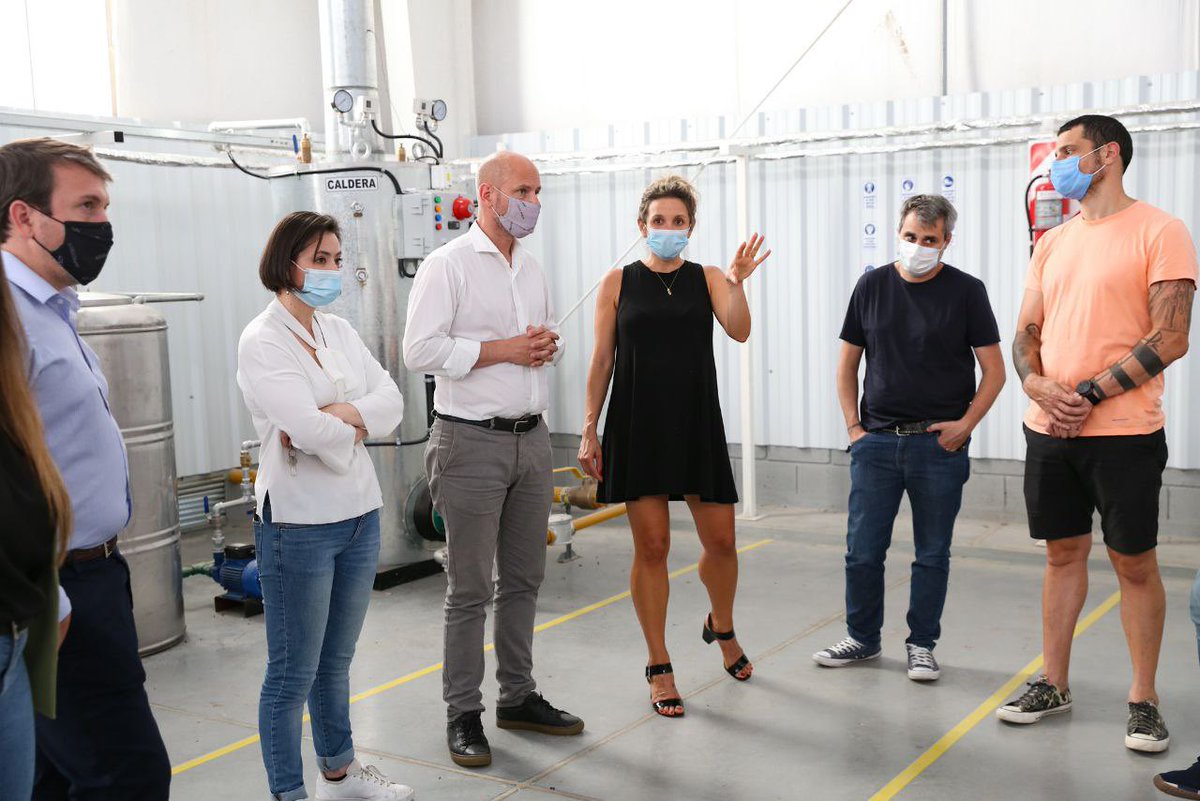GuilleMerediz's tweet photo. Con el intendente de #GeneralRodriguez @MauroSGarcia visitamos la planta de Novachem, próxima a inaugurar. Esta empresa combina el trabajo de botánicos, farmacéuticos, químicos e ingenieros para desarrollar activos biotecnológicos y naturales para la industria cosmética🌱🧴. https://t.co/tEWqDZBdxm
