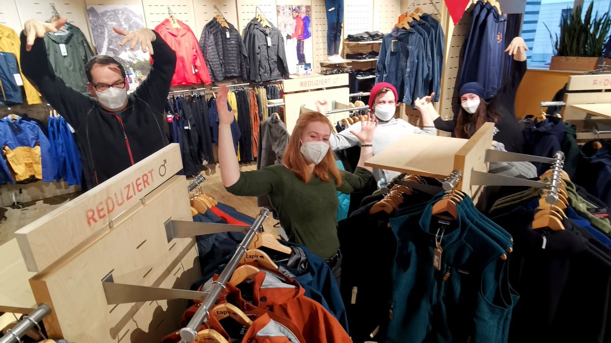 Winterschlussverkauf im tapir! Wie immer ONLINE und OFFLINE. Flugs die Beine in die Hand genommen und los geht's auf Schnäppchenjagd! (sie sind überall ;)) >>> bit.ly/3rf9pHT