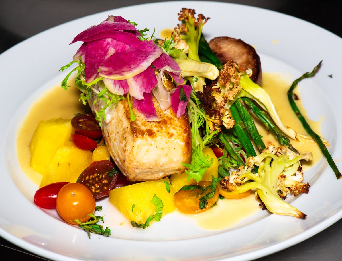 LocalFirstAZ's tweet image. It&apos;s go time - Devour meals are open for pre-sale! Are you going to go with a tried and true or are you gonna check out some of the newcomers? Share which mouthwatering meal you&apos;re getting below! 

devourphoenix.com/devour-at-home

#DevourPhoenix #GoodFoodAZ #LocalFirstAZ