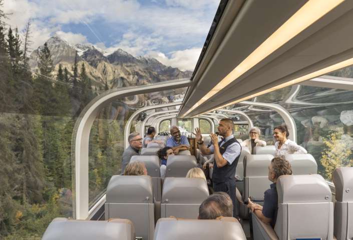 Время длительной поездки. Rocky Mountaineer (Канада). Rocky Mountaineer поезд. Поезд на Мачу Пикчу. Rocky Mountaineer внутри.