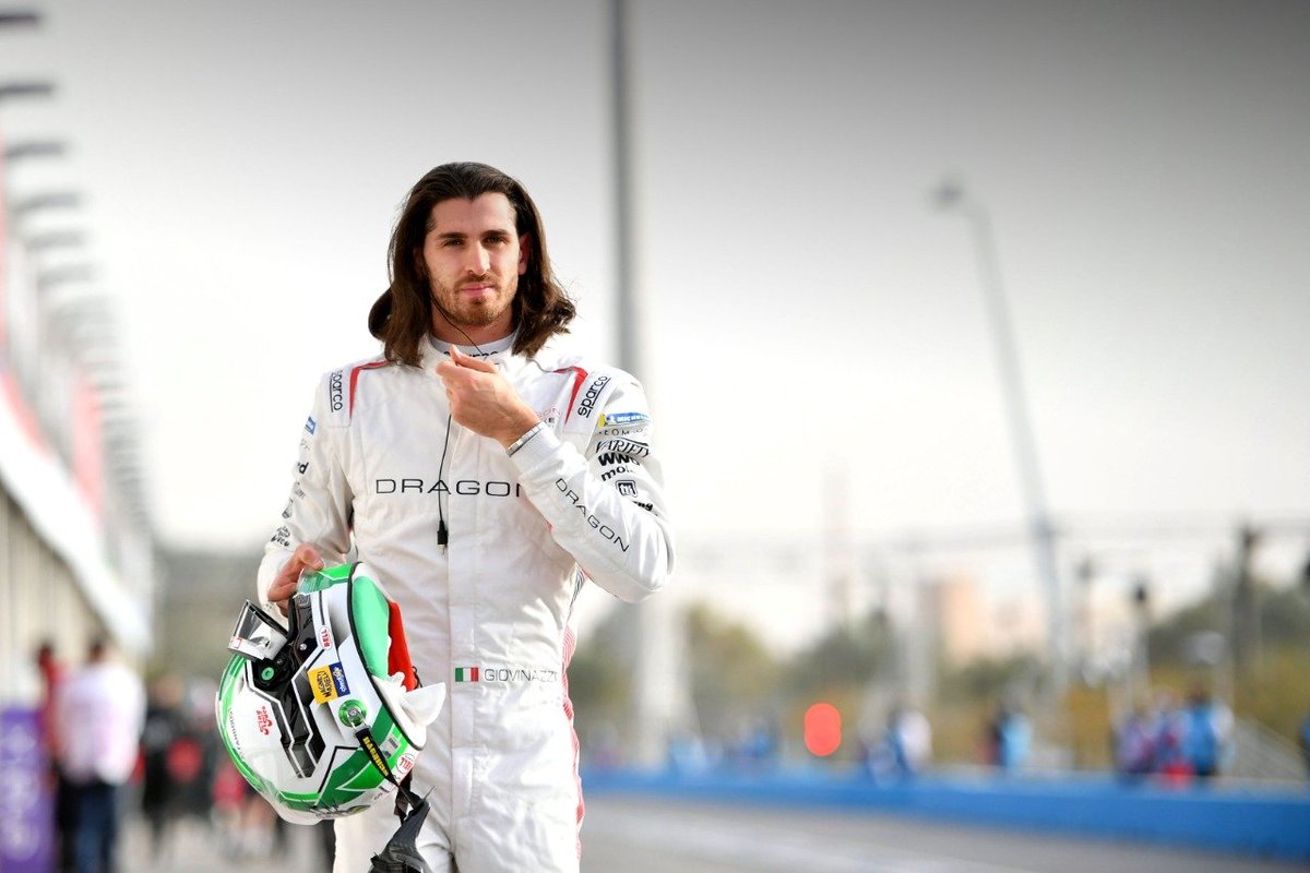 Giovinazzibr's tweet photo. A estreia de @Anto_Giovinazzi na @FIAFormulaE. 💪🐝

#DiriyahEPrix #FormulaE https://t.co/1TpsHrrQ1E