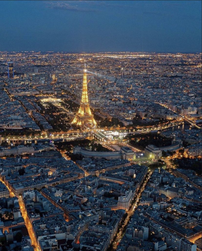 W0rld2026's tweet photo. Paris by night https://t.co/uHY87CyNyv