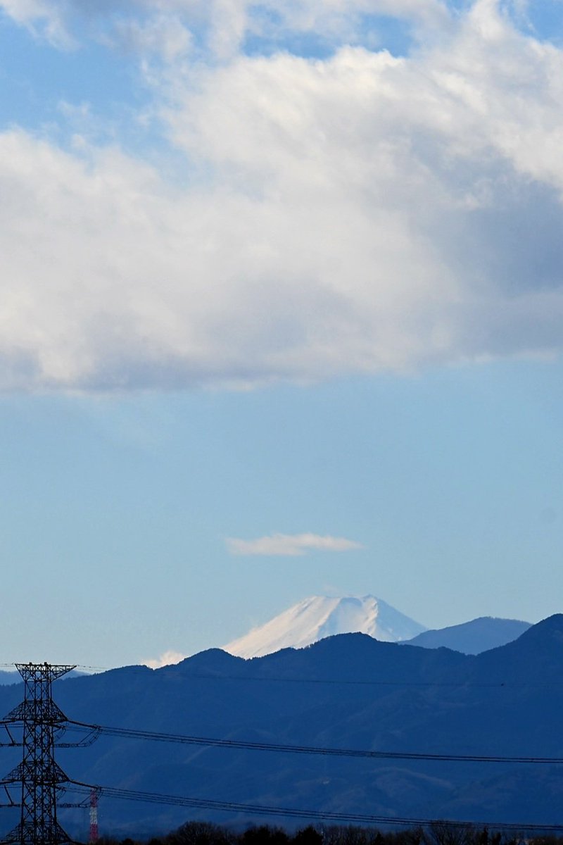 おはようございます(*´▽｀*)ﾉ))🗻 今日から2月、早いですね 今月も宜しくお願いします(❁ᴗ͈ˬᴗ͈)ﾍﾟｺﾘ この日は富士山🗻が 遠い場所からも良く見えました 行きたいなぁ〜❤