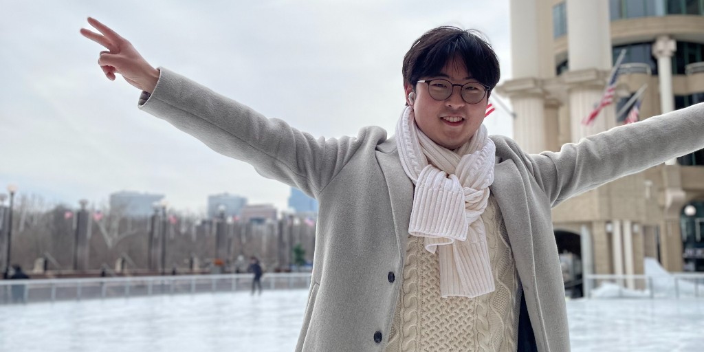 GeorgetownELC's tweet photo. What is cold weather perfect for? Ice skating! In January, ELC went down to the Georgetown waterfront to spend a day of wintery fun! From first timers to seasoned pros, ELC enjoyed their time on the ice!
#studywithus
#GeorgetownELC
#meetelcstudents
#downtowndc https://t.co/x9r3AzW3Ye