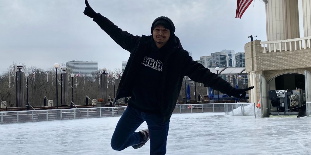 GeorgetownELC's tweet photo. What is cold weather perfect for? Ice skating! In January, ELC went down to the Georgetown waterfront to spend a day of wintery fun! From first timers to seasoned pros, ELC enjoyed their time on the ice!
#studywithus
#GeorgetownELC
#meetelcstudents
#downtowndc https://t.co/x9r3AzW3Ye