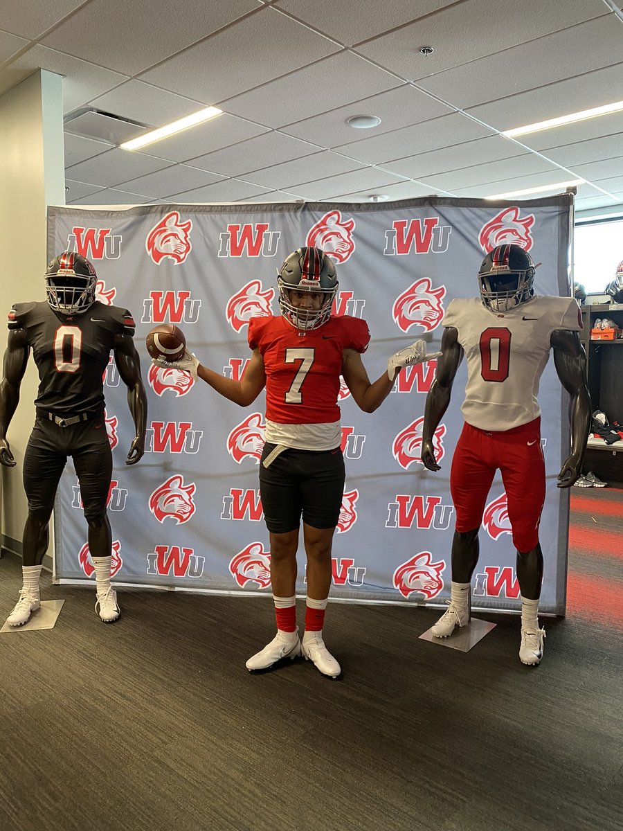 LegitRoman7's tweet photo. Nothing but smiles all day at Indiana Wesleyan University !!! Thanks for having me on a official visit, can’t wait to come back !!! 🖤❤️@CoachjjClark @Coach_Langs @IndWesleyan_FB @sean_kinsey @morton_hammond @MortonGovsFball @coachrobgardner @coachmmishler https://t.co/lhroAAIj6t