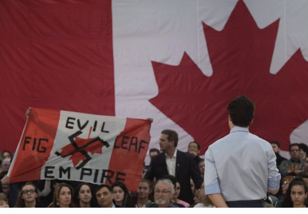 Trudeau calmly looked at the racist holding this flag at his event and said:

“Thank you for coming Sir.”
toronto.citynews.ca/2018/01/18/tru…