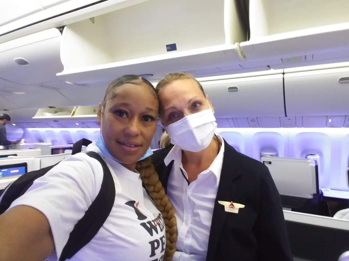 lashaekimbrough's tweet photo. Traveling all over has been amazing!!! @Delta airlines made it even better 😅😂🤣 When @Delta announces who you are🙌🏽🙏🏽🤣😅 I walked on the ✈️ to Everyone clapping 💯👏🏽👏🏽👏🏽 #Priceless #1stClassEverytime #priorityseating💕 #shine🌟 https://t.co/GLPEcH6M65