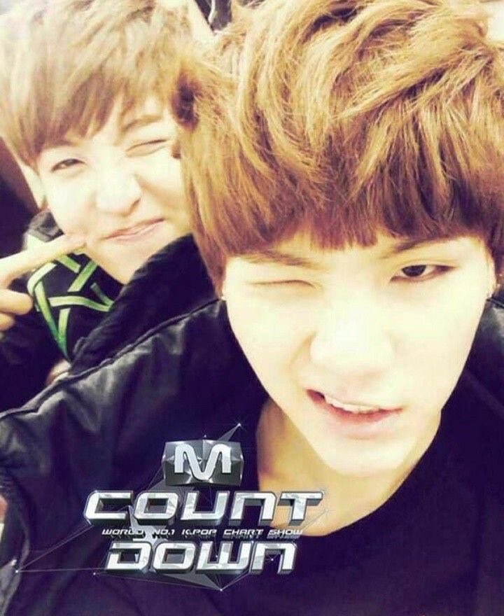 hobiewhy's tweet photo. selcas antigas 🥺 https://t.co/4hcZqyACfa