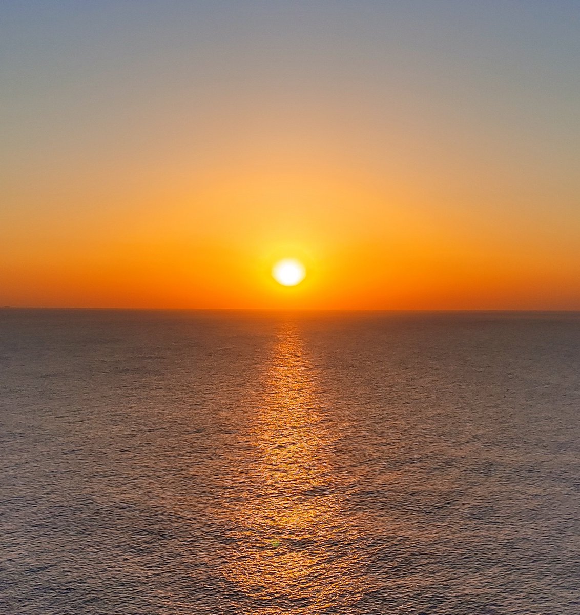 JCG_filmmaker's tweet photo. Atlántico #atlantic #sunset #Portugal https://t.co/xjvw9eeizk