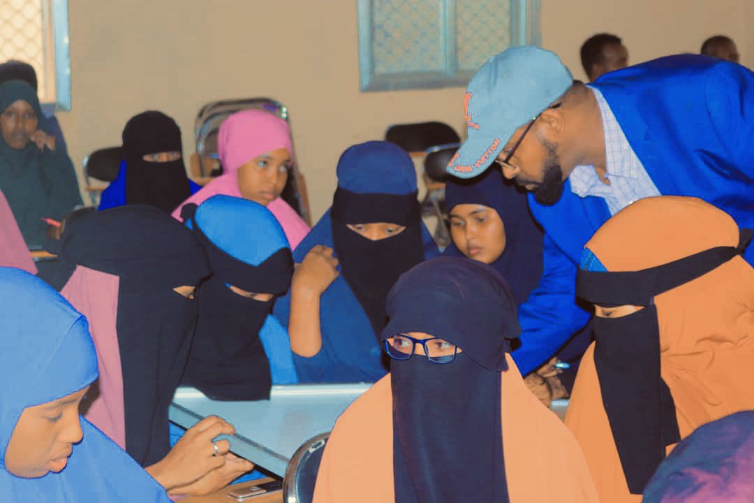 SOGEA15's tweet photo. SOGEA has concluded three-days training course for students #GalkayoUniversity (GU) on solar energy technology today. Chairman @EngSoofe and the President of the GU closed the training and urged the students to pass on the knowledge they have gained from training course.
#Somalia https://t.co/A5xEEC4Kha