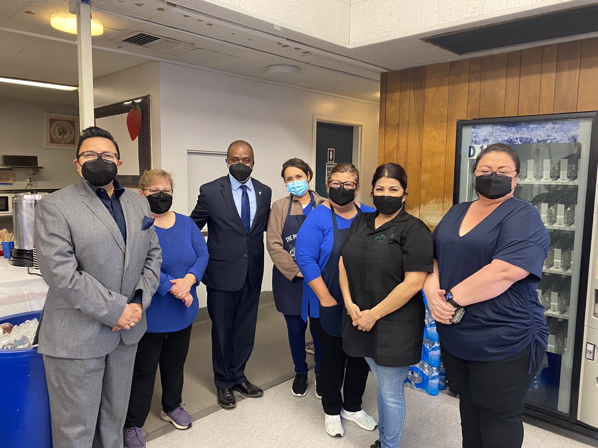 Big thanks to the incredible <a href="/ElRanchoHS/">El Rancho HS</a> cafeteria team who not only dedicate themselves to students but also have served over 45 thousand families!
